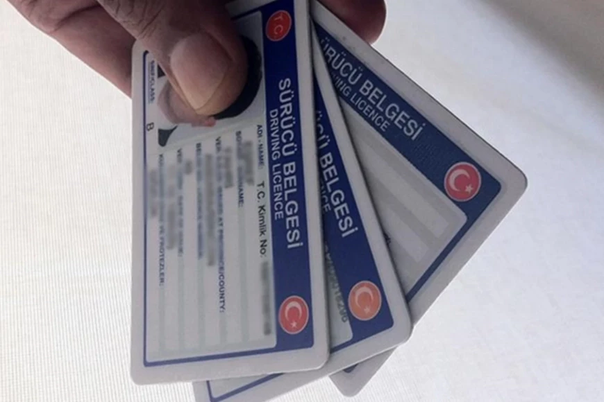 Eski tip ehliyetler için süre uzatıldı. 