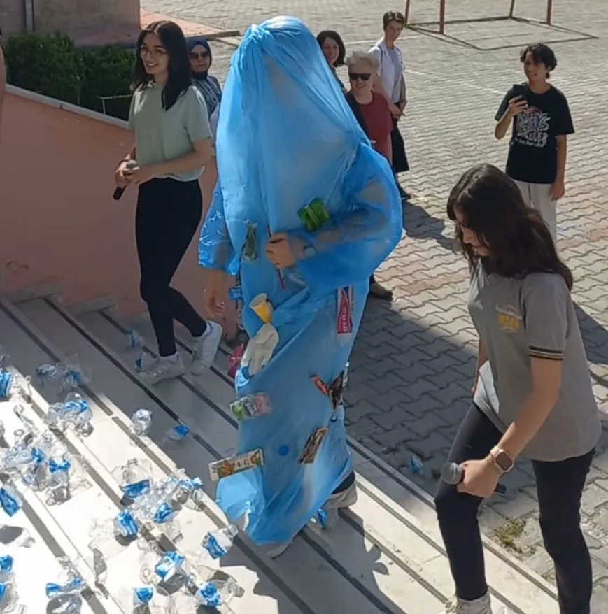 7. KITA TEMSİLCİSİ MERZİFON İRFANLI ANADOLU LİSESİ ÖĞRENCİLERİ İLE BULUŞTU