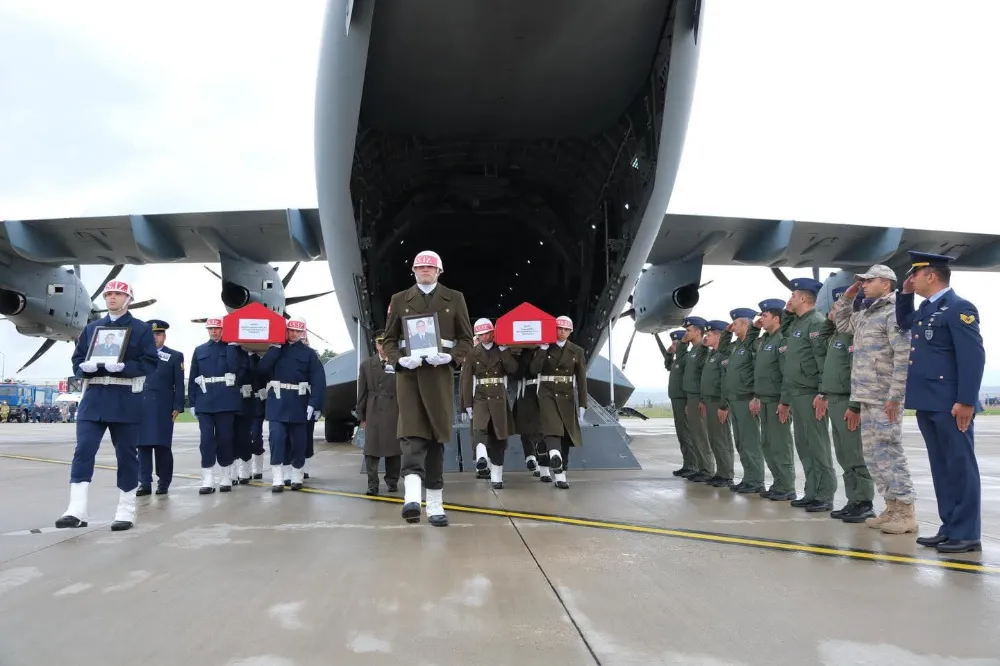 Gürcistan’da Düşen Askeri Uçakta Şehit Olan Kahraman Vatan Evlatları Dualarla Uğurlanıyor